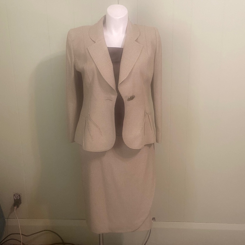 Women’s Vintage Look 4 Pc Suiting